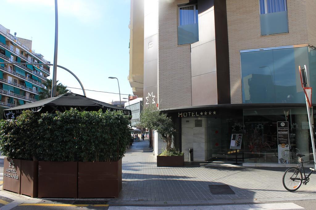 Hotel Madanis L'Hospitalet de Llobregat Exterior foto